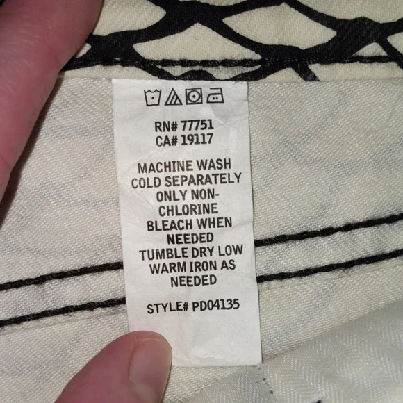 NWT Betsey Johnson shorts - Picture 4 of 5